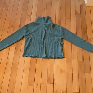 Green cropped turtle neck